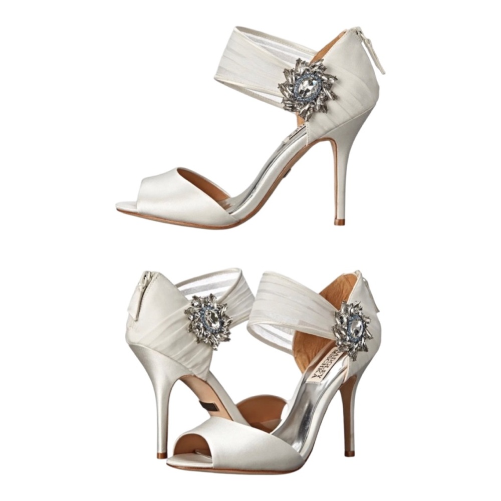 Badgley Mischka Gayla White Satin Heels with crystal size 10